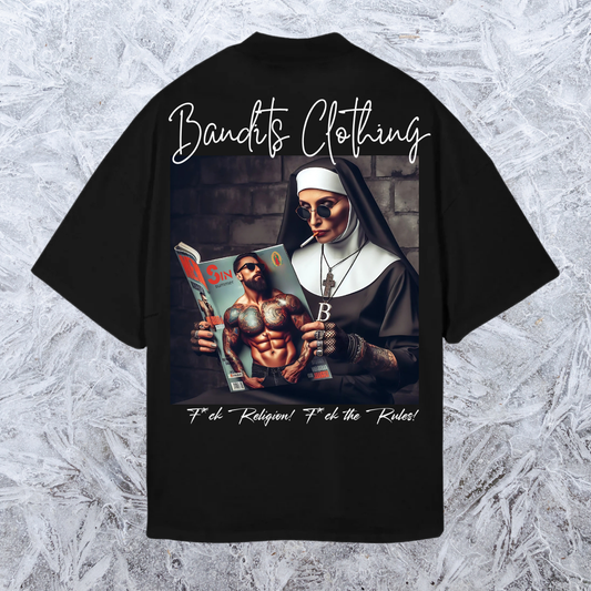 Camiseta negra oversize -sinner nun